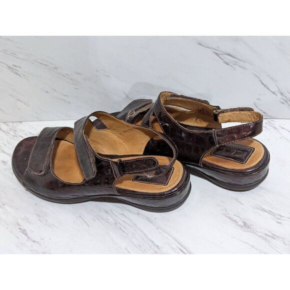 Clarks Women's Artisan Brown Croc Textured Patent Leather Sandals Size 9 - Picture 3 of 7